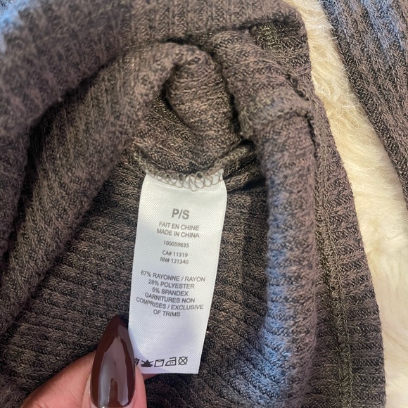 Gray-green Garage long sleeve cut out tee - Picture 4 of 6